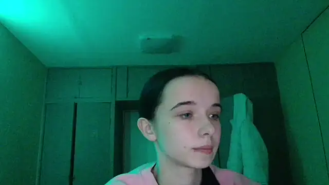 Emilia Light online show from 12.04.25