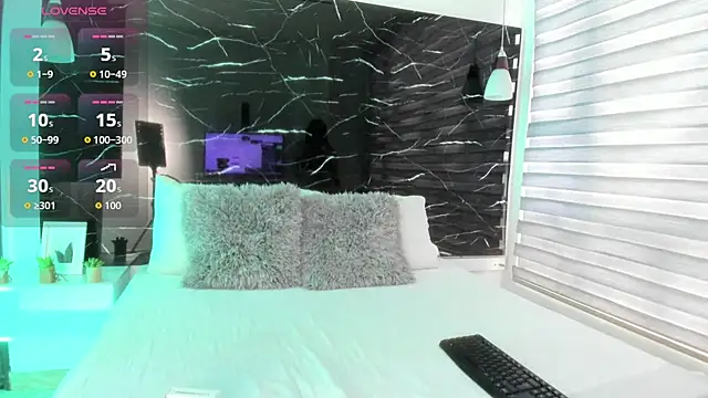 ZOE LE online show from 11.06.25