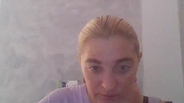 Snapshot of GoldenAngelMilf chatting on 09.26.25 GoldenAngelMilf online show from 09.26.25