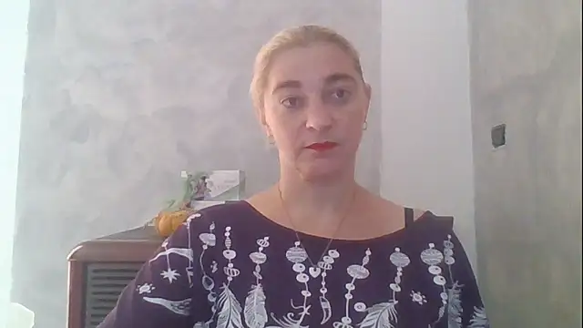 Snapshot of GoldenAngelMilf chatting on 10.02.25 GoldenAngelMilf online show from 10.02.25