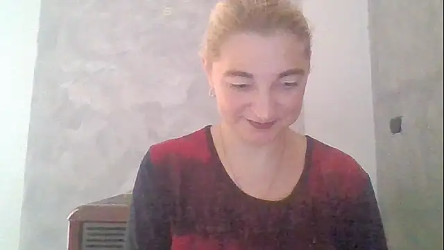 Snapshot of GoldenAngelMilf chatting on 10.06.25 GoldenAngelMilf online show from 10.06.25