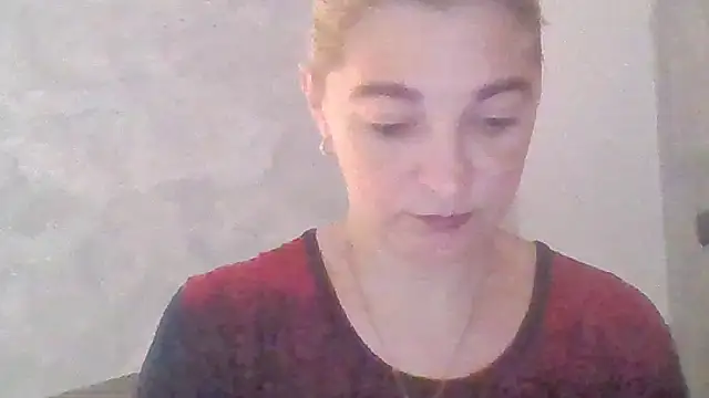 Snapshot of GoldenAngelMilf chatting on 10.08.25 GoldenAngelMilf online show from 10.08.25