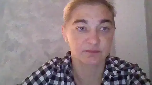 Snapshot of GoldenAngelMilf chatting on 10.20.25 GoldenAngelMilf online show from 10.20.25