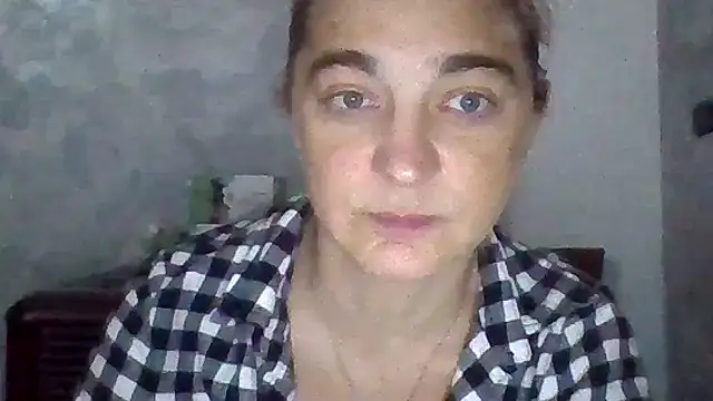 Snapshot of GoldenAngelMilf chatting on 10.21.25 GoldenAngelMilf online show from 10.21.25