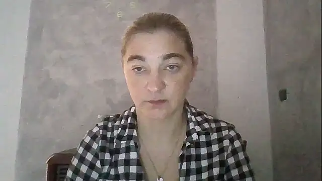 Snapshot of GoldenAngelMilf chatting on 10.24.25 GoldenAngelMilf online show from 10.24.25