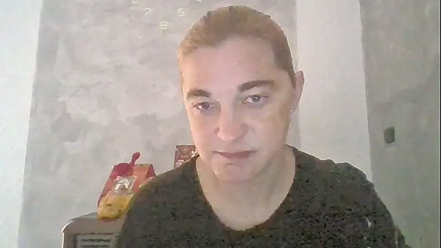 Snapshot of GoldenAngelMilf chatting on 12.15.25 GoldenAngelMilf online show from 12.15.25