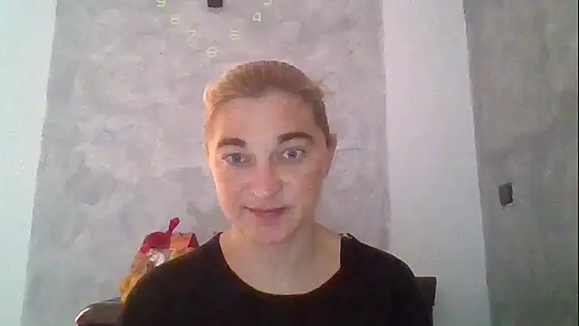 Snapshot of GoldenAngelMilf chatting on 12.19.25 GoldenAngelMilf online show from 12.19.25