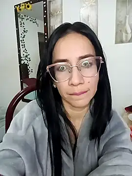 YaraDuartee online show from 12.13.25