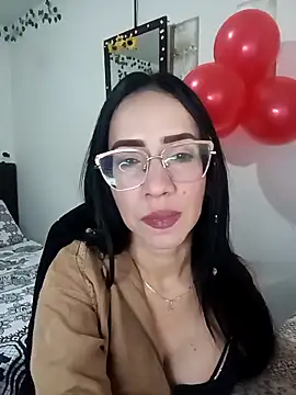 Snapshot of YaraDuartee chatting on 02.20.26 YaraDuartee online show from 02.20.26