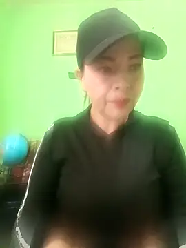 Snapshot of VANESSA__01 chatting on 11.08.25 VANESSA 01 online show from 11.08.25