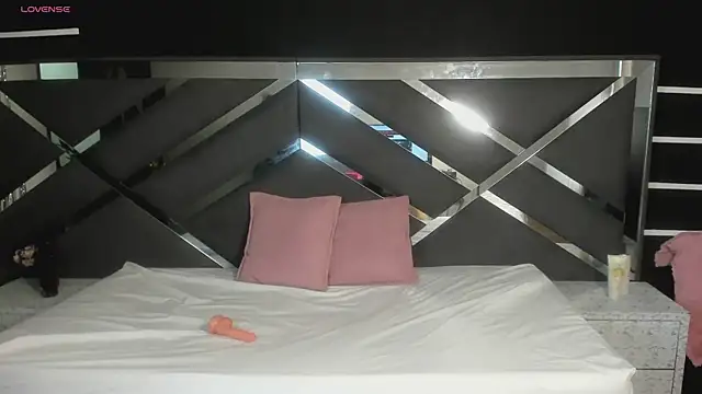 Snapshot of GabySweett_ chatting on 11.23.25 GabySweett online show from 11.23.25