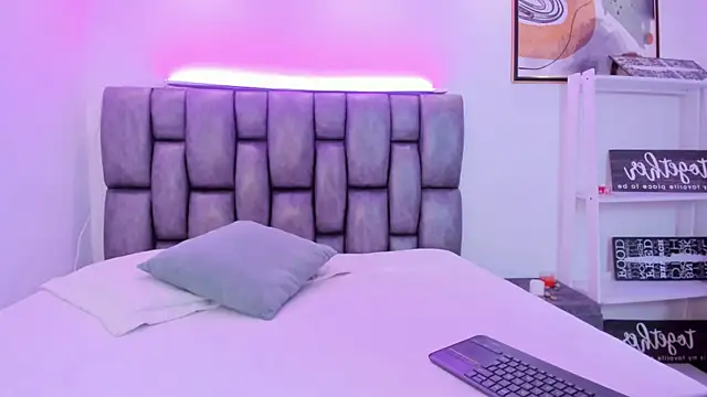 Violet Anders online show from 01.10.26