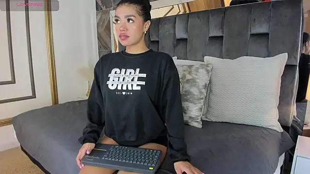 NaylaGrey online show from 01.06.26