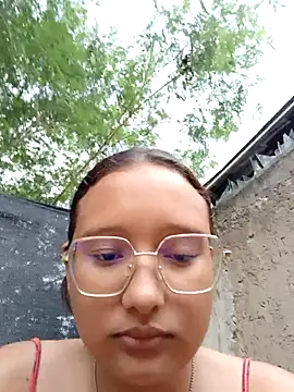 young dairy01 online show from 11.04.25