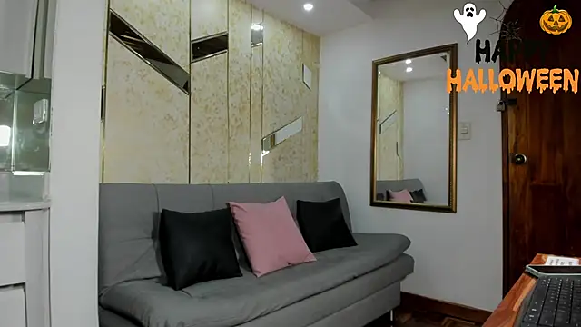 Snapshot of sofi_laane chatting on 10.17.25 sofi laane online show from 10.17.25