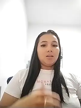 Snapshot of Koral_anyelith chatting on 10.18.25 Koral anyelith online show from 10.18.25