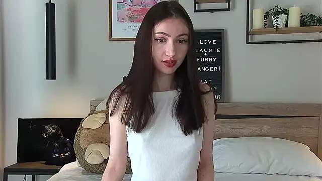 Snapshot of AnaMoonlight chatting on 06.15.26 AnaMoonlight online show from 06.15.26