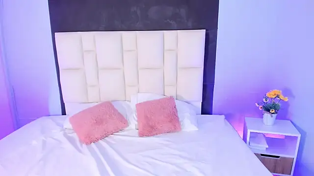 Snapshot of Athenea__fox chatting on 10.16.25 Athenea fox online show from 10.16.25