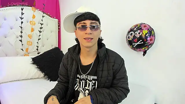 XaanderGrey online show from 10.14.25