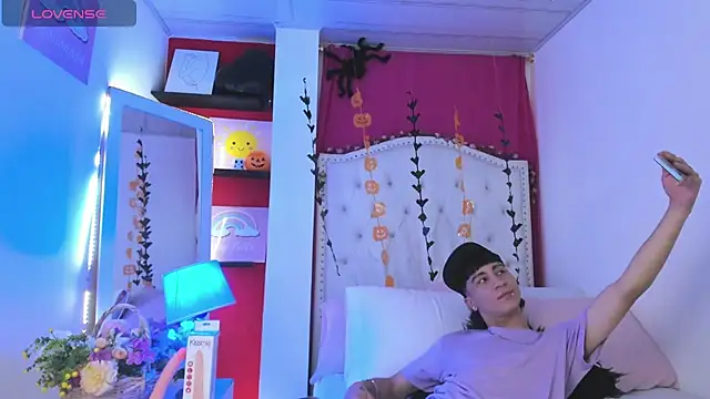 XaanderGrey online show from 10.30.25