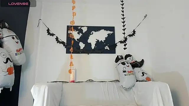 XaanderGrey online show from 10.31.25