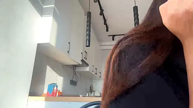 Ur neighbor Kira online show from 10.06.25