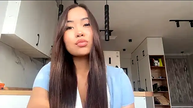 Ur neighbor Kira online show from 10.22.25