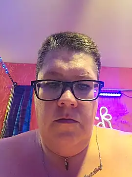 Snapshot of violentviolet68 chatting on 05.19.26 violentviolet68 online show from 05.19.26