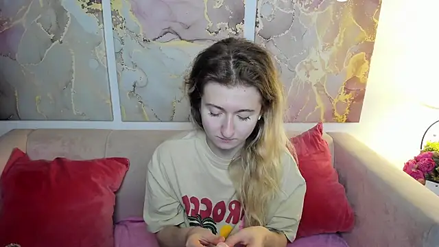 Snapshot of CamillaDreamer chatting on 06.07.26 CamillaDreamer online show from 06.07.26