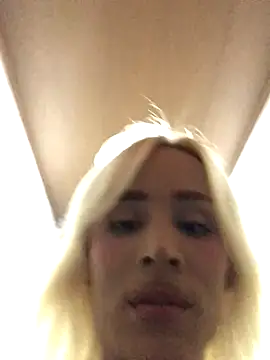 Snapshot of alexawinterrr chatting on 10.10.25 alexawinterrr online show from 10.10.25