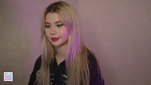 Snapshot of AshleyNikoo chatting on 11.14.25 AshleyNikoo online show from 11.14.25