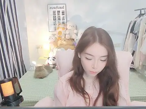 Snapshot of Gardenia-222 chatting on 10.13.25 Gardenia-222 online show from 10.13.25