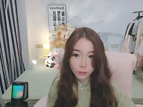 Snapshot of Gardenia-222 chatting on 10.14.25 Gardenia-222 online show from 10.14.25