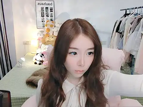 Snapshot of Gardenia-222 chatting on 10.15.25 Gardenia-222 online show from 10.15.25