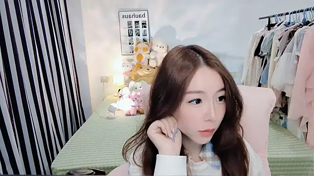 Snapshot of Gardenia-222 chatting on 10.26.25 Gardenia-222 online show from 10.26.25