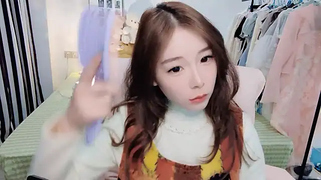 Snapshot of Gardenia-222 chatting on 10.27.25 Gardenia-222 online show from 10.27.25