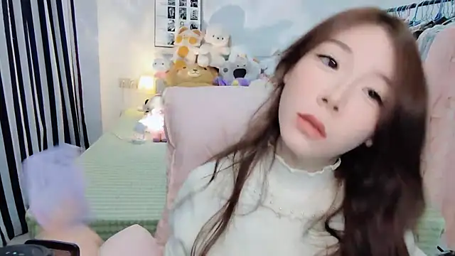 Snapshot of Gardenia-222 chatting on 10.29.25 Gardenia-222 online show from 10.29.25