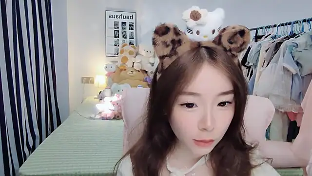 Snapshot of Gardenia-222 chatting on 11.02.25 Gardenia-222 online show from 11.02.25