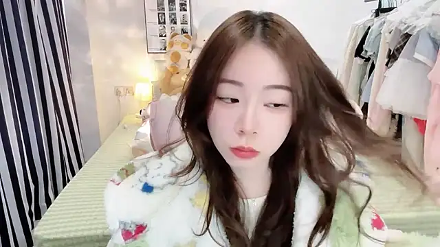 Snapshot of Gardenia-222 chatting on 11.19.25 Gardenia-222 online show from 11.19.25