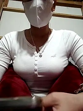 Snapshot of LenaCii chatting on 11.18.25 LenaCii online show from 11.18.25