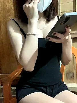 Snapshot of LenaCii chatting on 12.22.25 LenaCii online show from 12.22.25