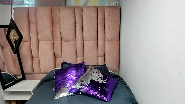 Issa Milf   online show from 02.21.26