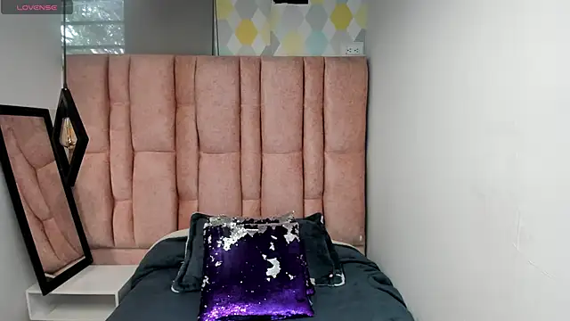 Issa Milf   online show from 03.19.26