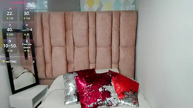 Issa Milf   online show from 04.07.26