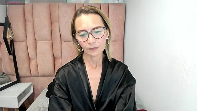 Issa Milf   online show from 04.18.26