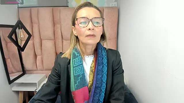 Snapshot of Issa_Milf__ chatting on 05.02.26 Issa Milf online show from 05.02.26
