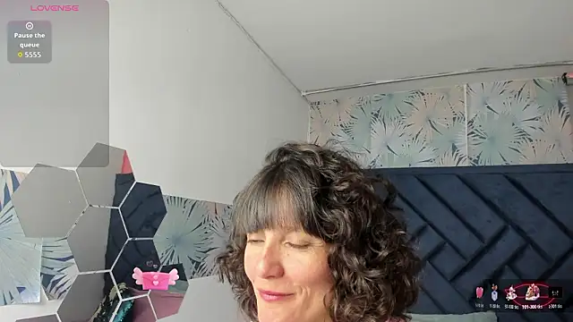 Valery More   online show from 02.20.26