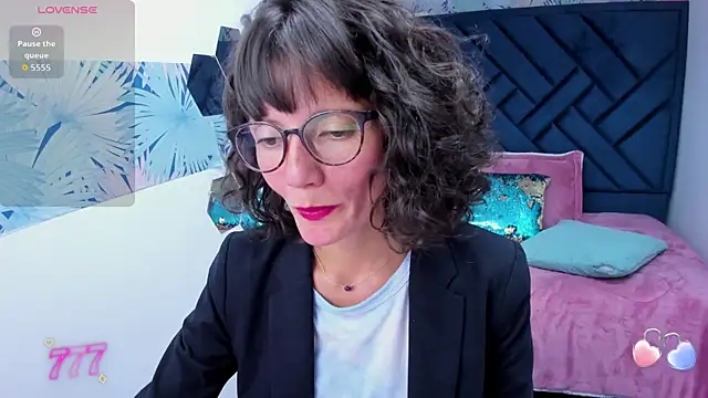 Snapshot of Valery_More__ chatting on 04.29.26 Valery More online show from 04.29.26