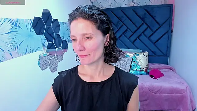Snapshot of Valery_More__ chatting on 05.07.26 Valery More online show from 05.07.26
