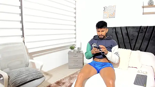 Taylormaccurdy  online show from 10.07.25